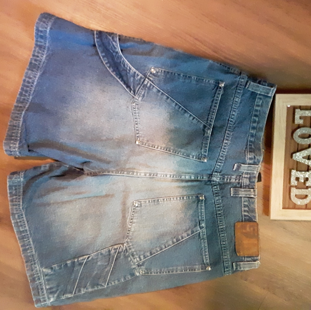 Gear Steven Shorts - Picture 2 of 3